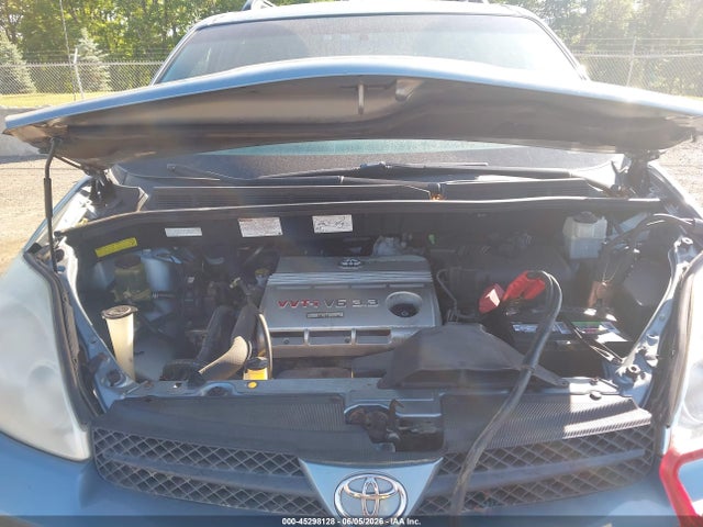 Toyota Sienna Le