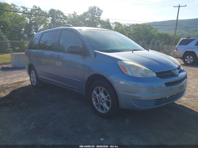 Salvage Toyota Sienna Image