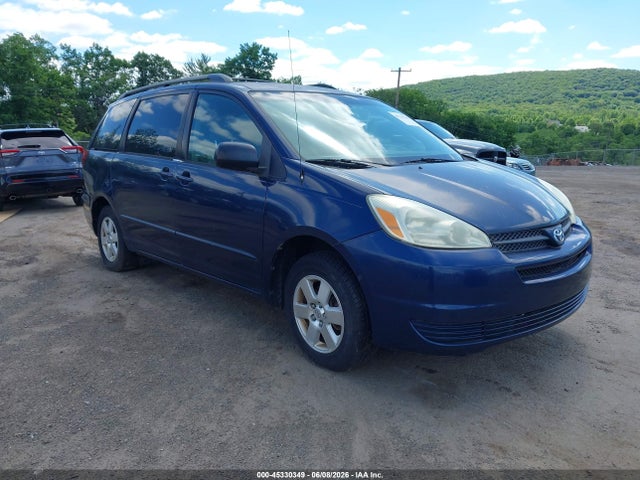 Salvage Toyota Sienna Image