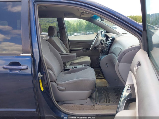 Toyota Sienna Le