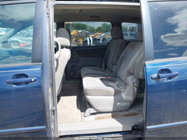 Toyota Sienna Le