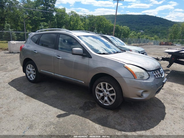 Salvage Nissan Rogue Image