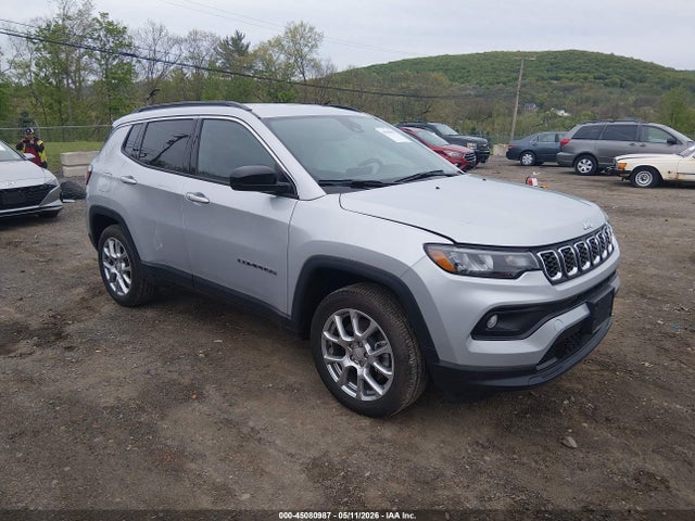 Salvage Jeep Compass Image