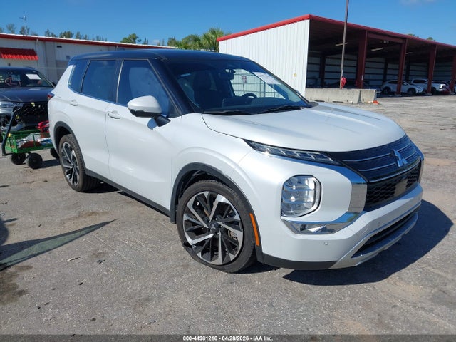 Salvage Mitsubishi Outlander Image