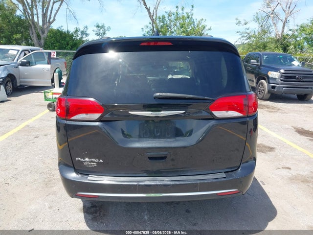 Chrysler Pacifica Touring-l