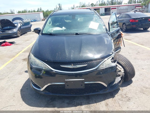 Chrysler Pacifica Touring-l