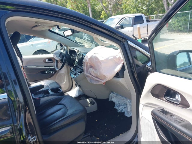 Chrysler Pacifica Touring-l