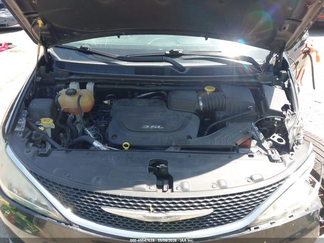 Chrysler Pacifica Touring-l