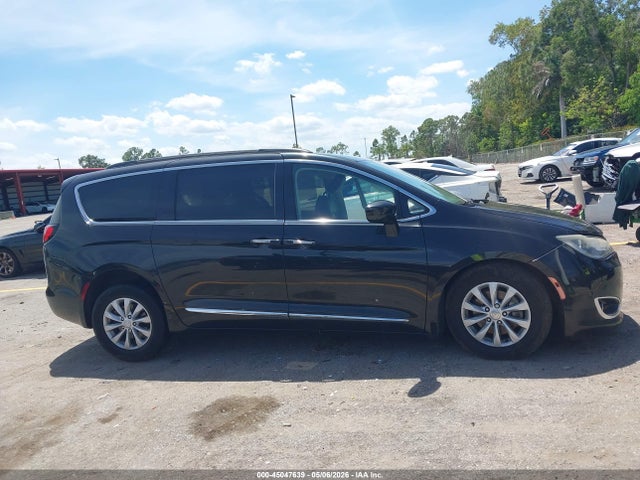 Chrysler Pacifica Touring-l