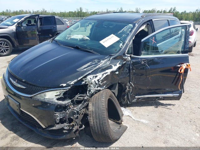 Chrysler Pacifica Touring-l