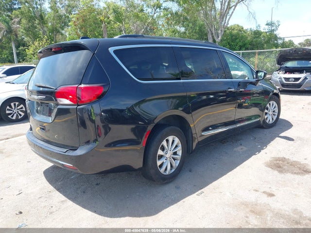 Chrysler Pacifica Touring-l