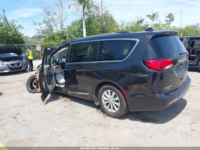 Chrysler Pacifica Touring-l