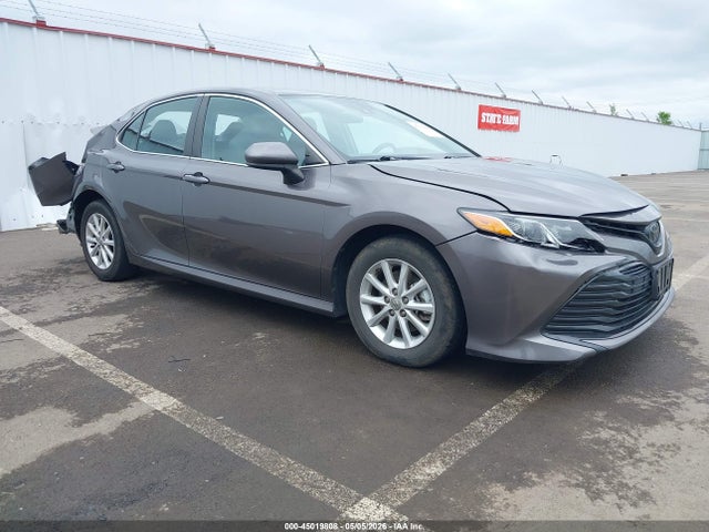 Salvage Toyota Camry Image