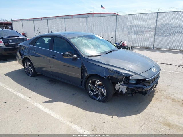 Salvage Hyundai ELANTRA Image