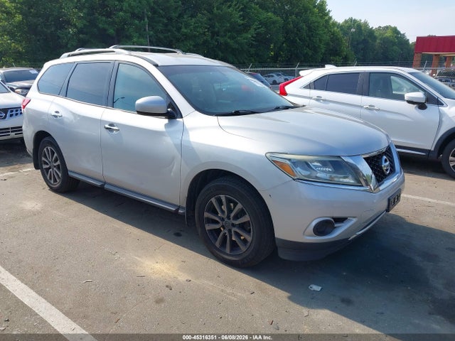 Salvage Nissan Pathfinder Image