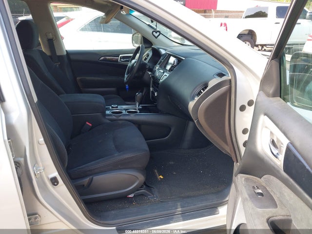 Nissan Pathfinder S