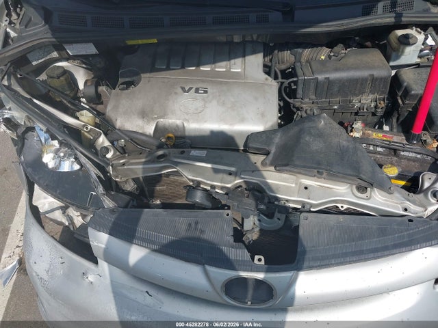 Toyota Sienna Le