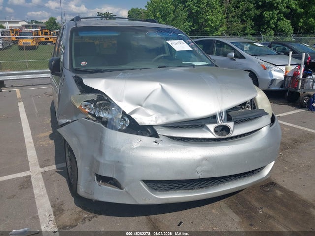Toyota Sienna Le