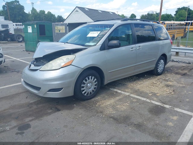 Toyota Sienna Le