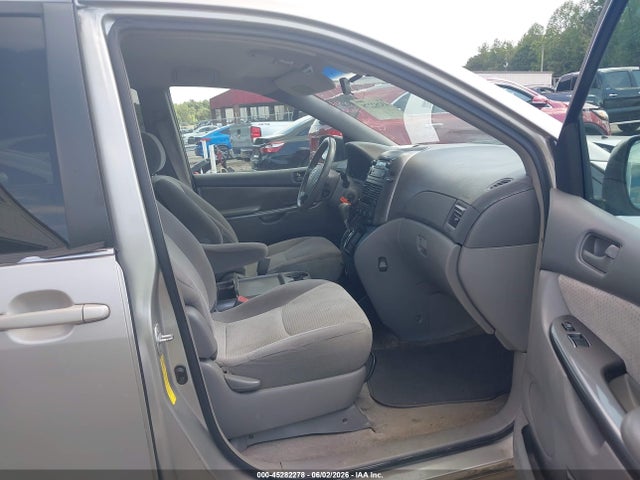 Toyota Sienna Le