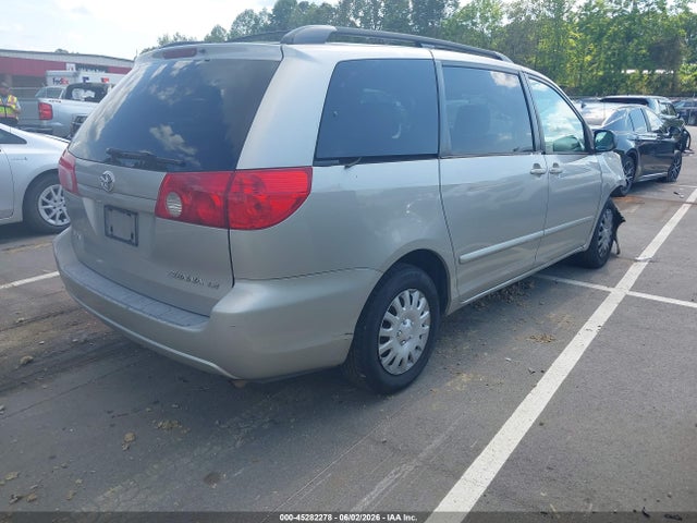 Toyota Sienna Le