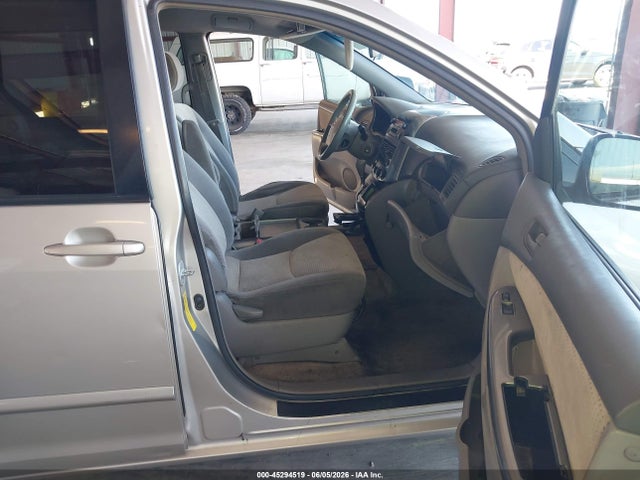 Toyota Sienna Le