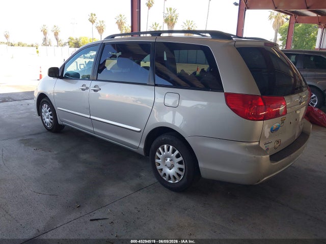 Toyota Sienna Le