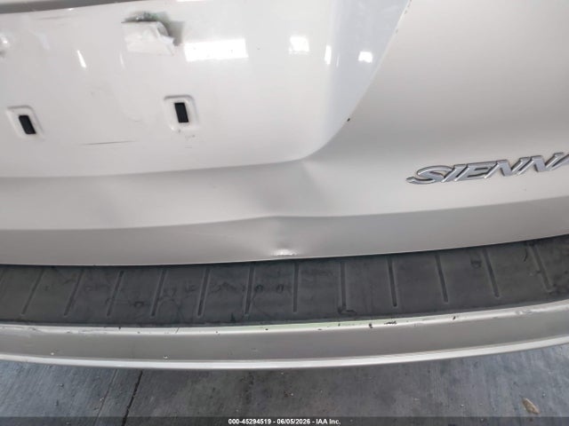 Toyota Sienna Le