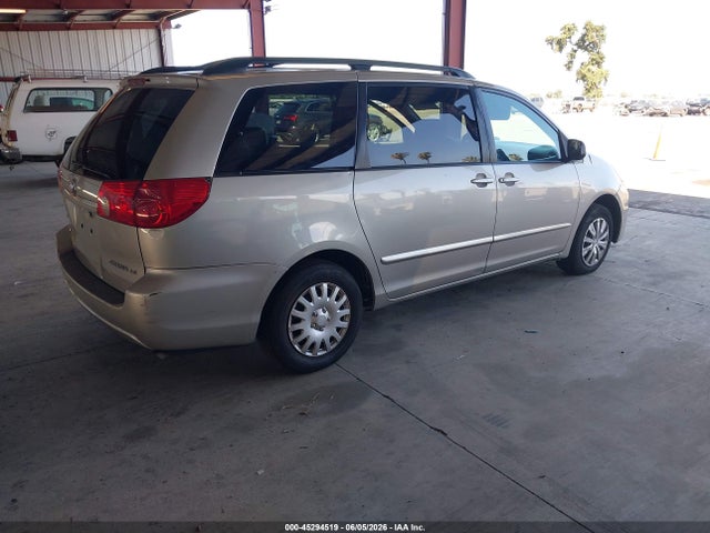Toyota Sienna Le