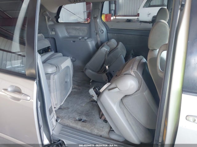 Toyota Sienna Le