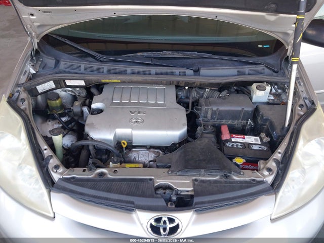 Toyota Sienna Le