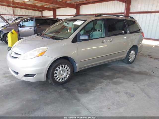 Toyota Sienna Le