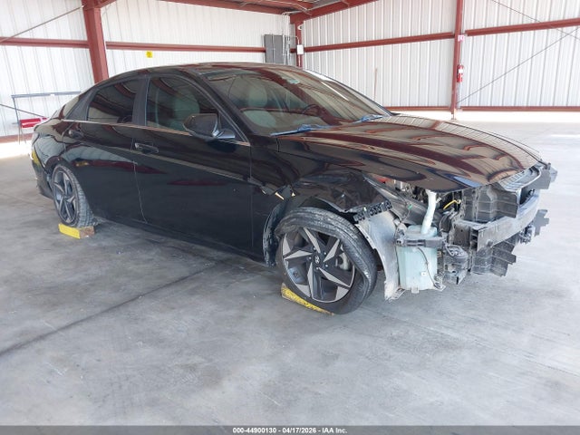Salvage Hyundai ELANTRA Image