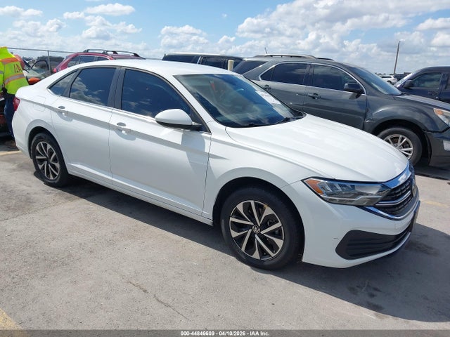 Salvage Volkswagen Jetta Image