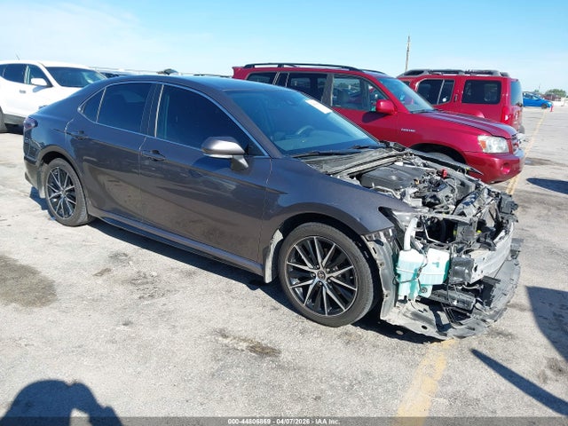 Salvage Toyota Camry Image
