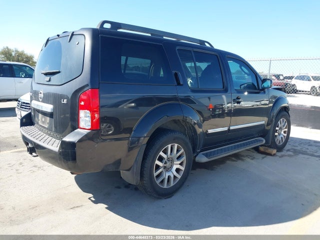 Nissan Pathfinder Le