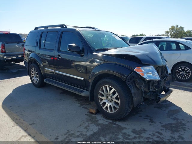 Salvage Nissan Pathfinder Image