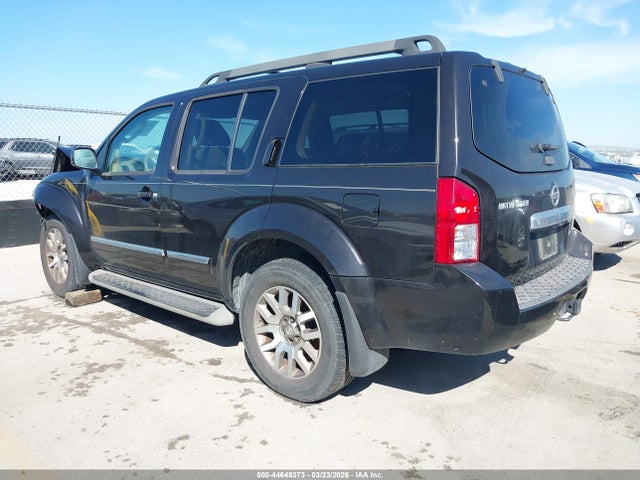 Nissan Pathfinder Le