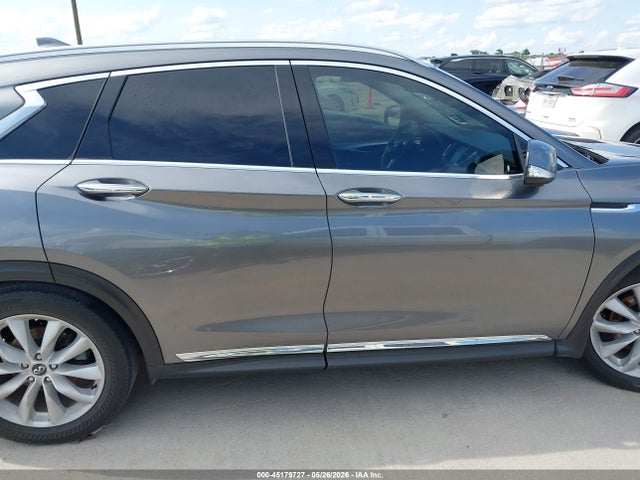INFINITI Qx Essential