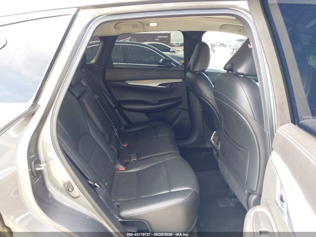 INFINITI Qx Essential