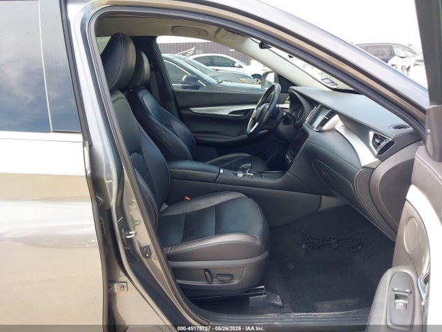 INFINITI Qx Essential