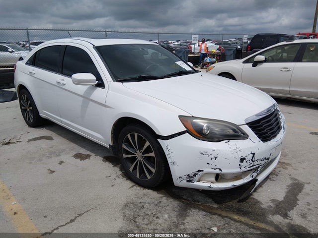 Salvage Chrysler 200 Image