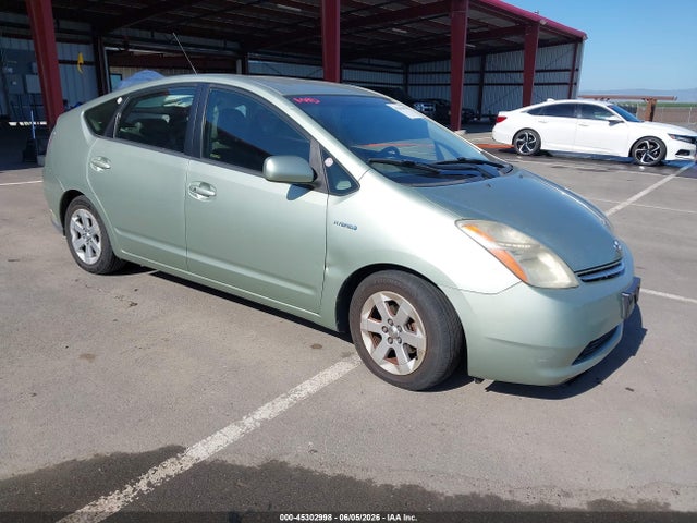 Salvage Toyota Prius Image