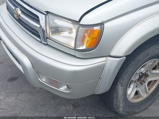 Toyota 4Runner Limited V6