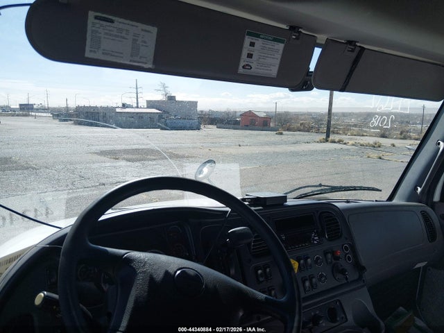 Freightliner M2 106