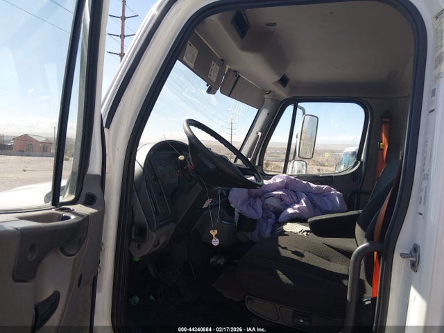 Freightliner M2 106