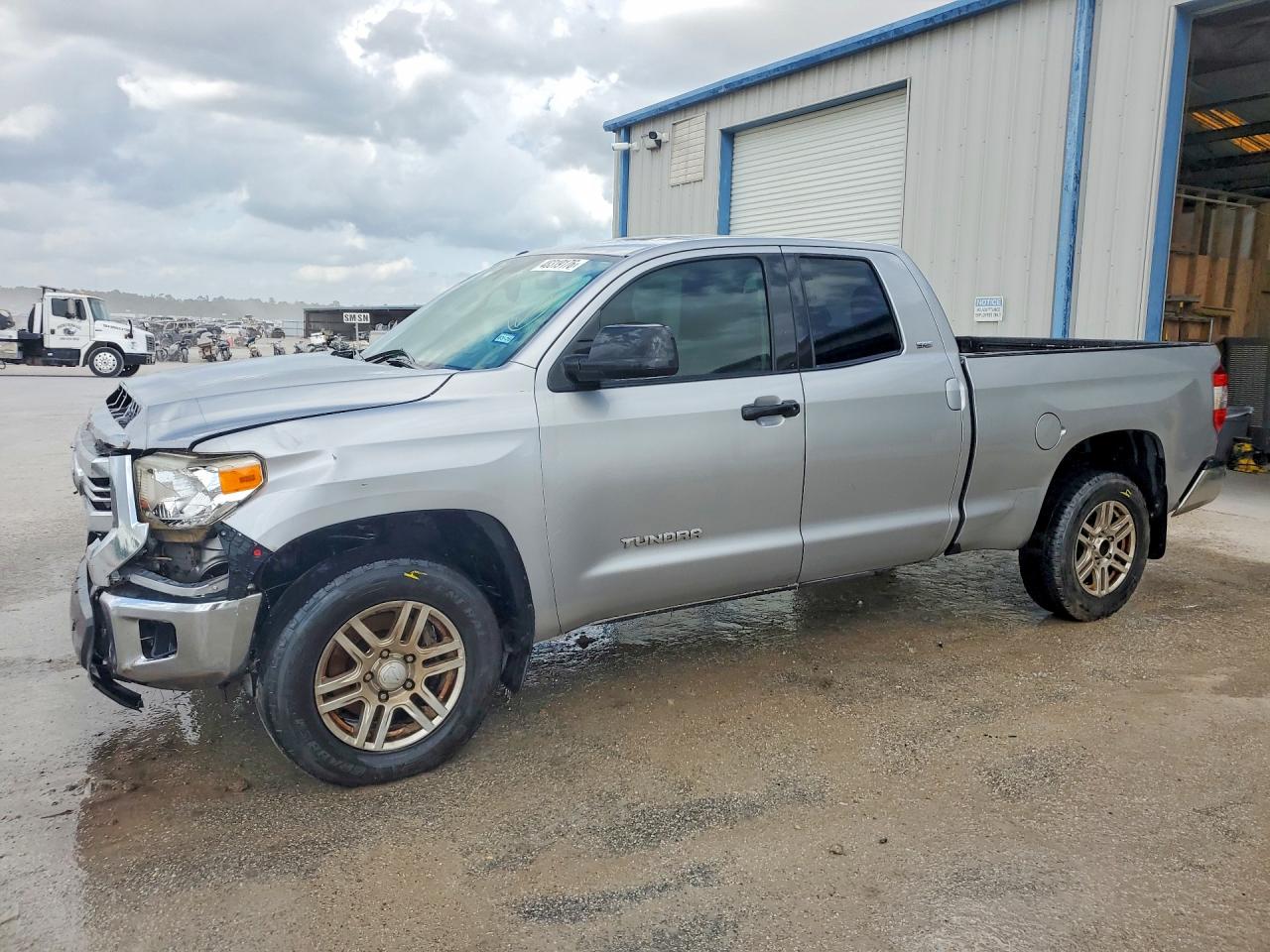 Salvage Toyota Tundra Image