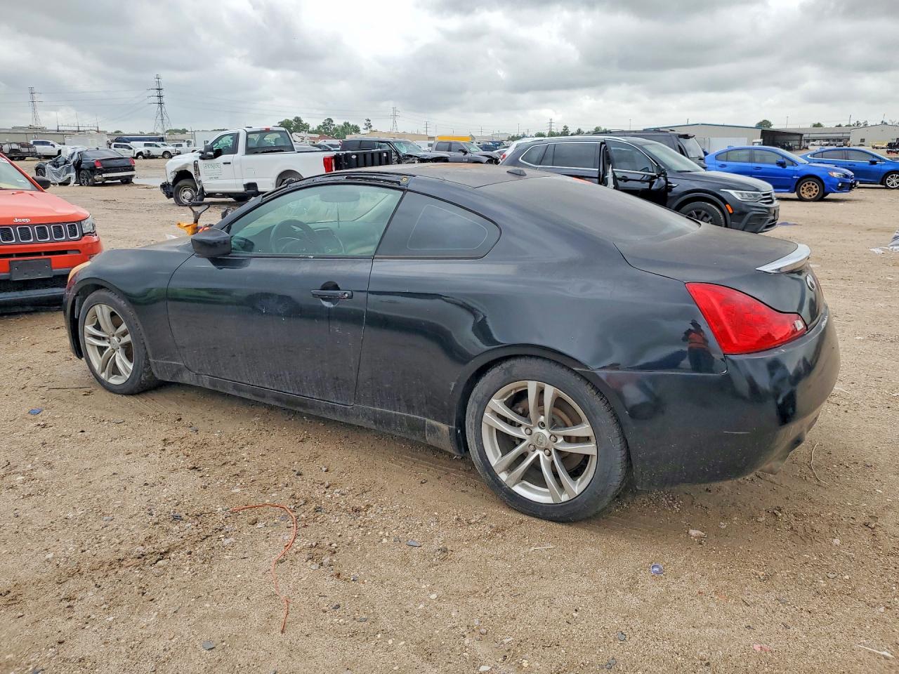 INFINITI G37 Base