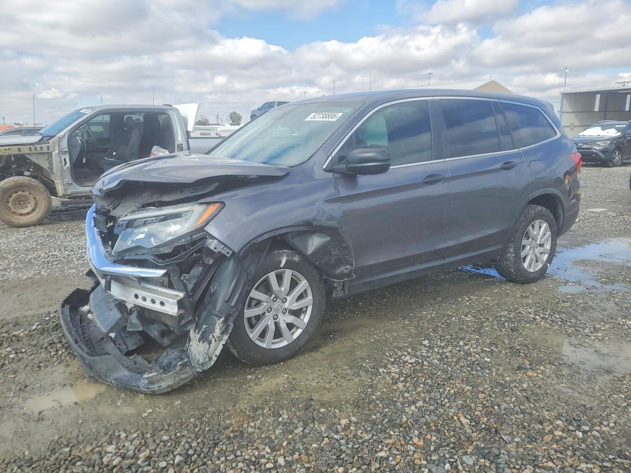 Salvage Honda Pilot Image