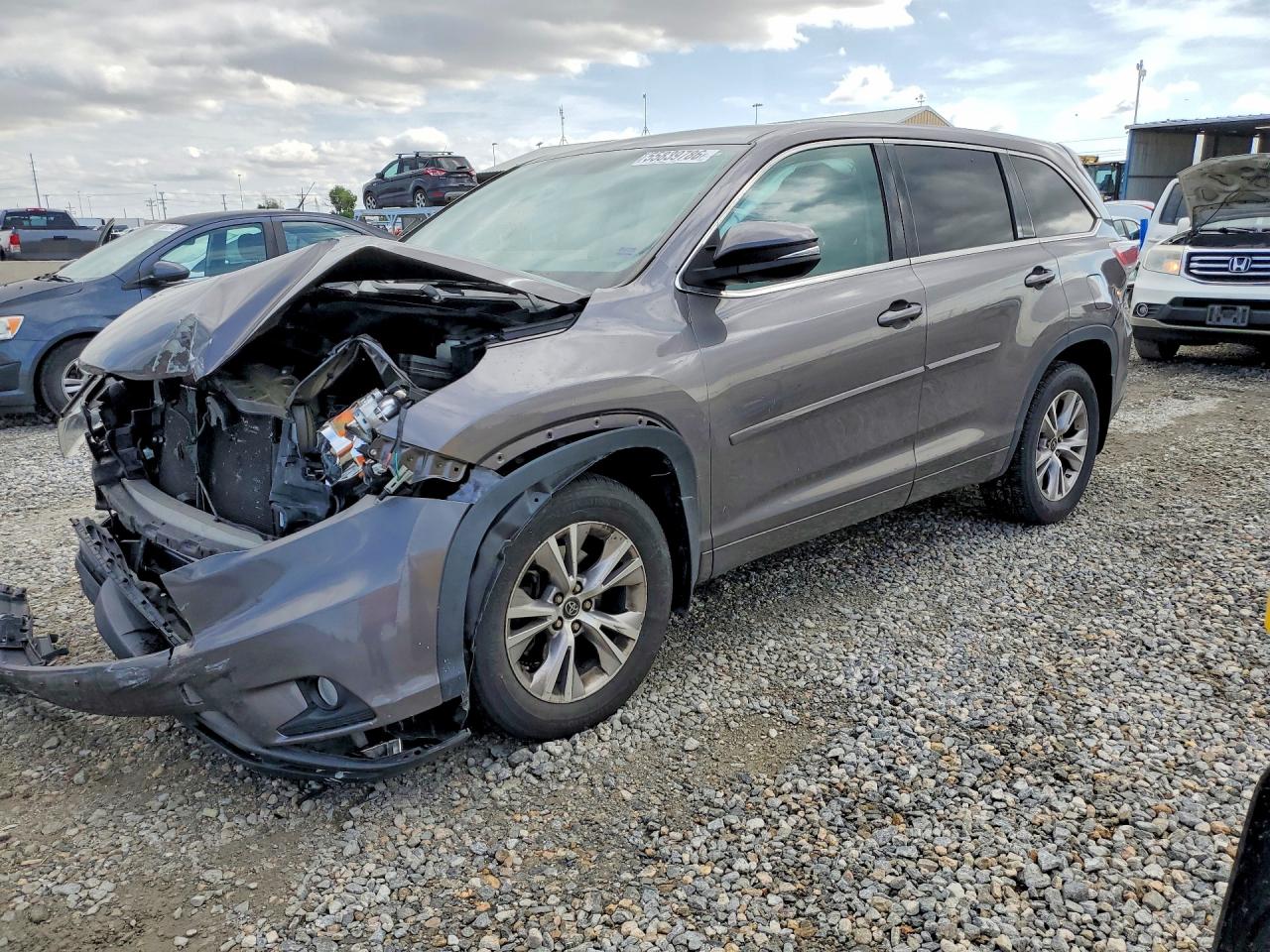 Salvage Toyota Highlander Image